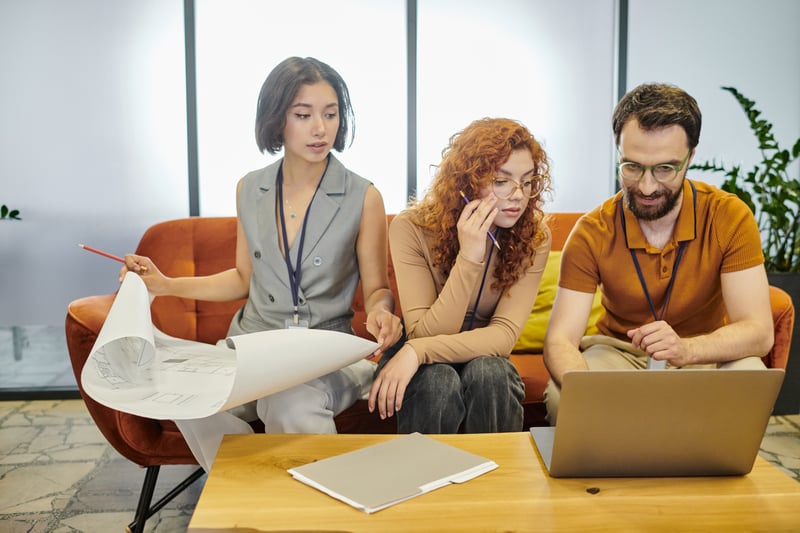 Software expert guides team through tasks on a computer